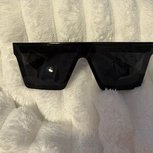 Stylish Black Oversized Sunglasses